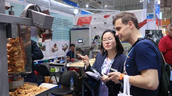 صناعة الأغذية 900 قطعة / ساعة 150 مللي متر آلة تورتيلا الذرة التجارية 8