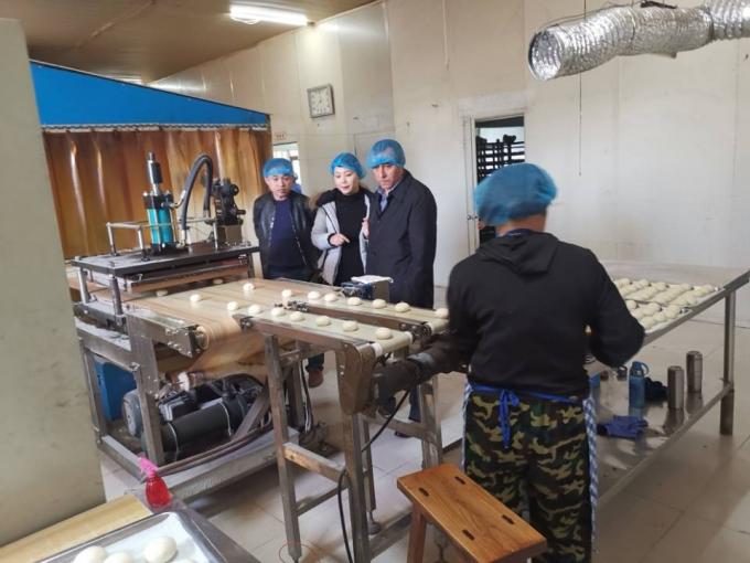 صناعة الأغذية 900 قطعة / ساعة 150 مللي متر آلة تورتيلا الذرة التجارية 11