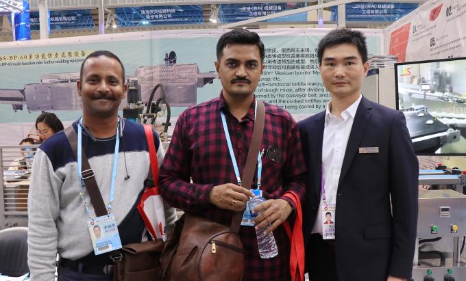 آلة صنع التورتيلا عالية السرعة منخفضة الطاقة 2000 قطعة في الساعة 11