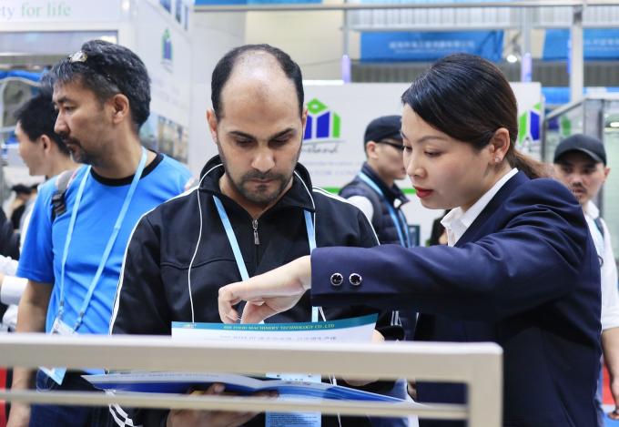 آلة صنع التورتيلا عالية السرعة منخفضة الطاقة 2000 قطعة في الساعة 14